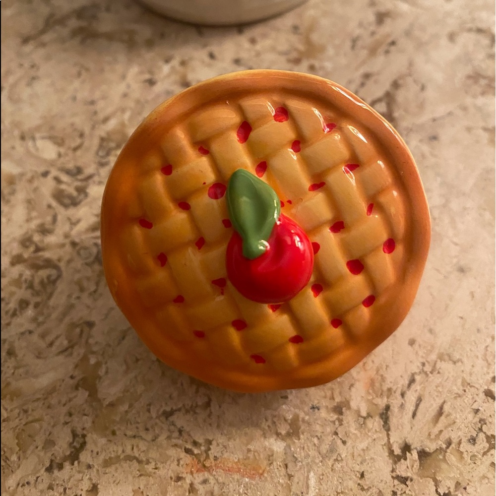 /NWT RETIRED NORA FLEMING cherry pie mini -NWT